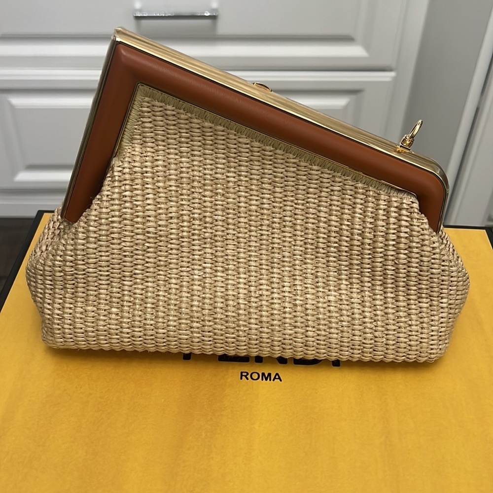 AUTHENTIC FENDI First Small
Natural straw bag - Picture 8 of 17